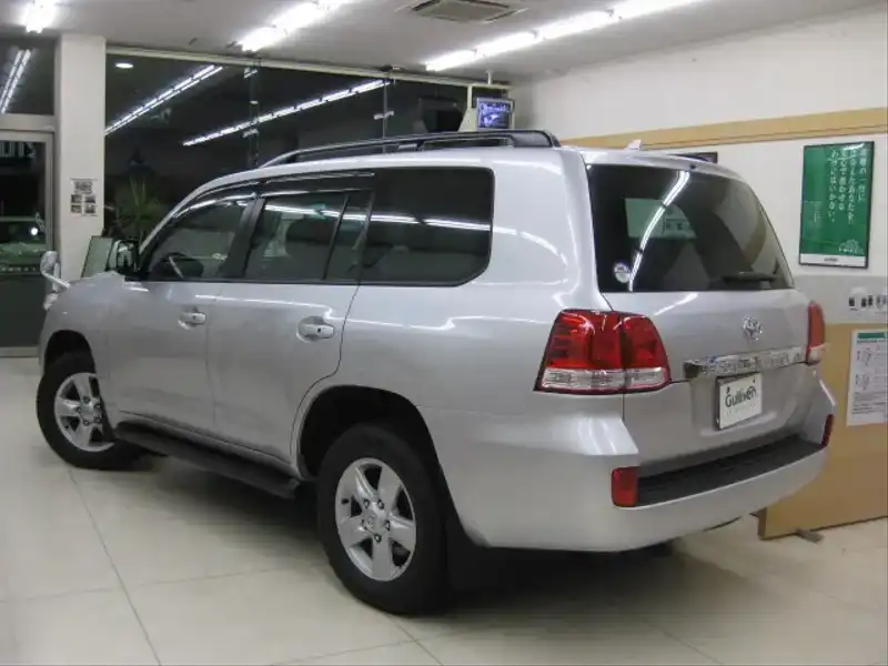 カタログ画像：ランドクルーザー（LAND CRUISER） ＡＸ Ｇセレクション 2009年5月 CBA-URJ202W 4600cc シルバーメタリック 燃費6.9km / l  バック