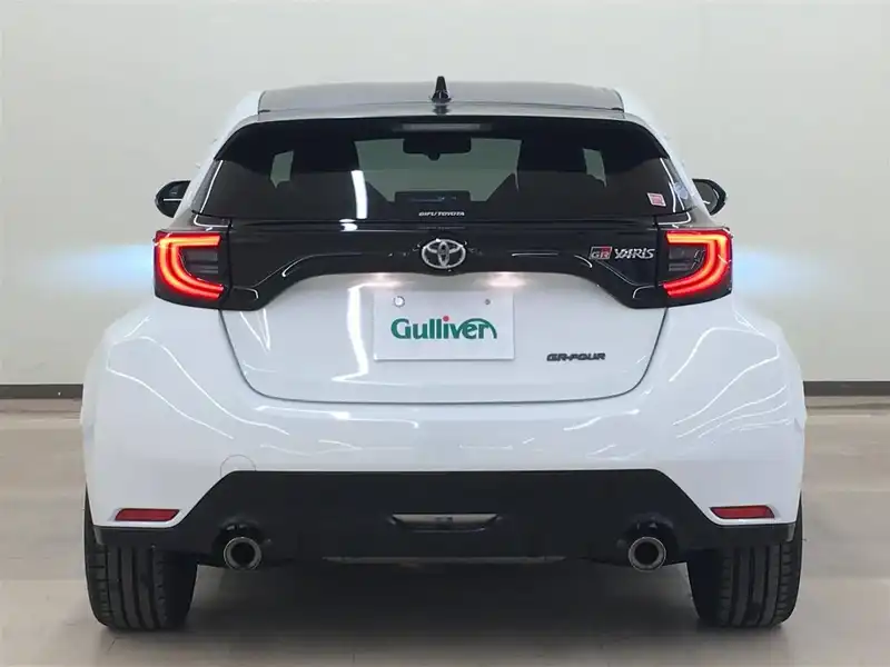 カタログ画像：ＧＲヤリス（GR YARIS） ＲＺ 2020年9月 4BA-GXPA16 1600cc スーパーホワイトⅡ 燃費13.6km / l バック