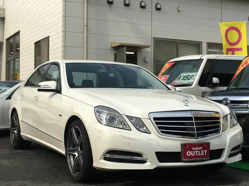 カタログ画像：Ｅクラス（E-CLASS） Ｅ３００ ４マチック ブルーエフィシェンシー アバンギャルド 2011年11月 RBA-212080C 3500cc カルサイトホワイト（Ｓ） 燃費12.0km / l メイン