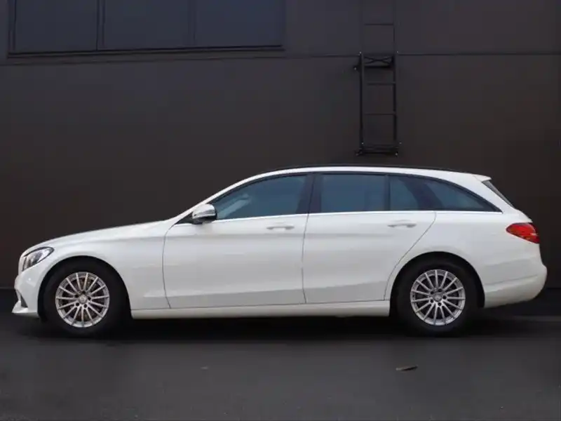 カタログ画像：Ｃクラスステーションワゴン（C-CLASS STATIONWAGON） Ｃ１８０ ステーションワゴン 2014年10月 DBA-205240C 1600cc ポーラーホワイト（Ｓ） 燃費16.5km / l 外装