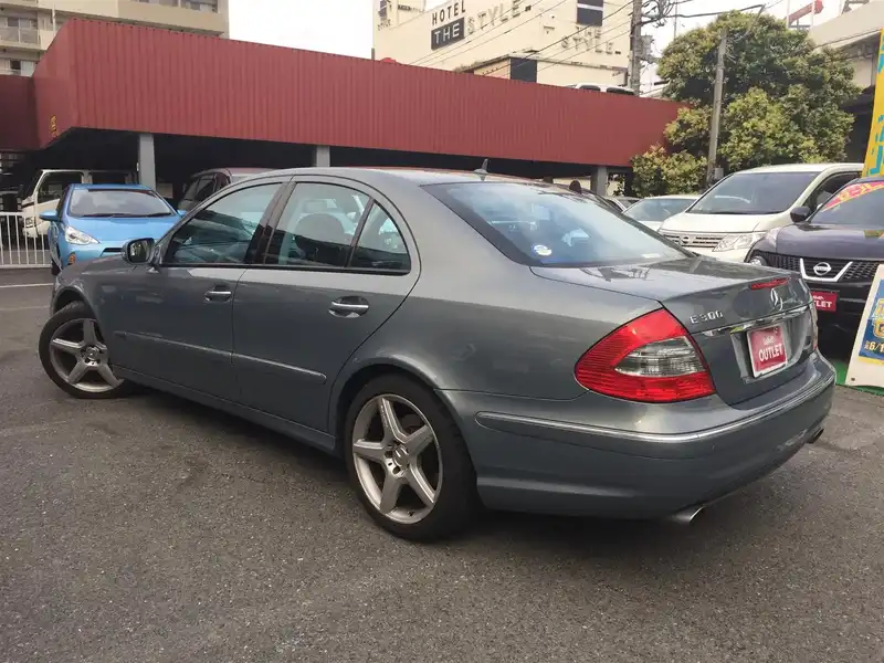 カタログ画像：Ｅクラス（E-CLASS） Ｅ３００ アバンギャルドＳ 2007年1月 DBA-211054C 3000cc フリントグレー（Ｍ）orパーライトグレー（Ｍ）orインジウムグレー（Ｍ） 燃費9.1km / l  バック