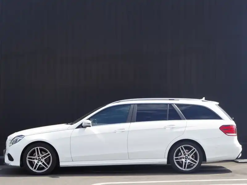 カタログ画像：Ｅクラスステーションワゴン（E-CLASS STATIONWAGON） Ｅ２２０ブルーテック ステーションワゴン アバンギャルド 2015年3月 LDA-212201C 2200cc ポーラーホワイト（Ｓ） 燃費18.3km / l 外装