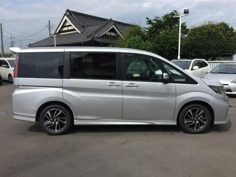 カタログ画像：ステップワゴンスパーダ（STEPWAGON SPADA） スパーダ・クールスピリット ホンダセンシング 2017年9月 DBA-RP3 1500cc スーパープラチナ・メタリック 燃費15.4km / l 外装