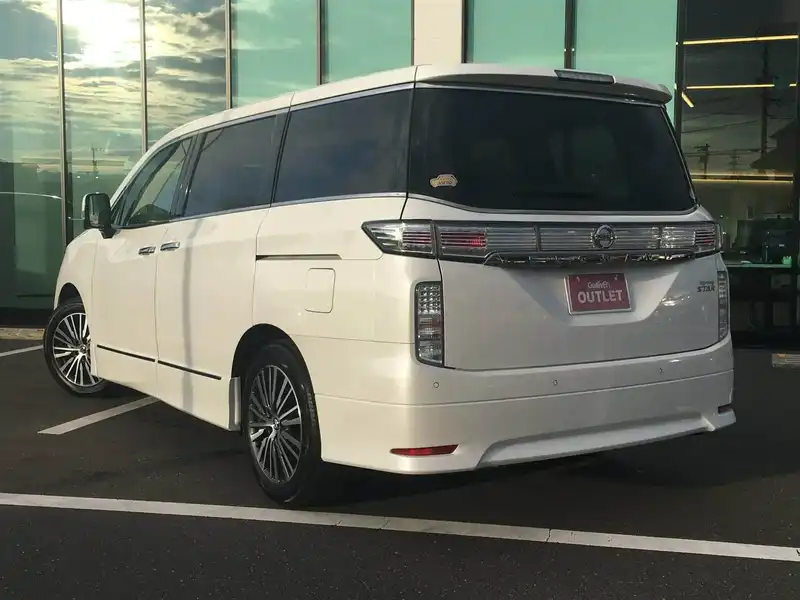 カタログ画像：エルグランド（ELGRAND） ２５０ハイウェイスターＳ 2020年10月 5BA-TE52 2500cc ピュアホワイトパール（３Ｐ） 燃費10.0km / l バック