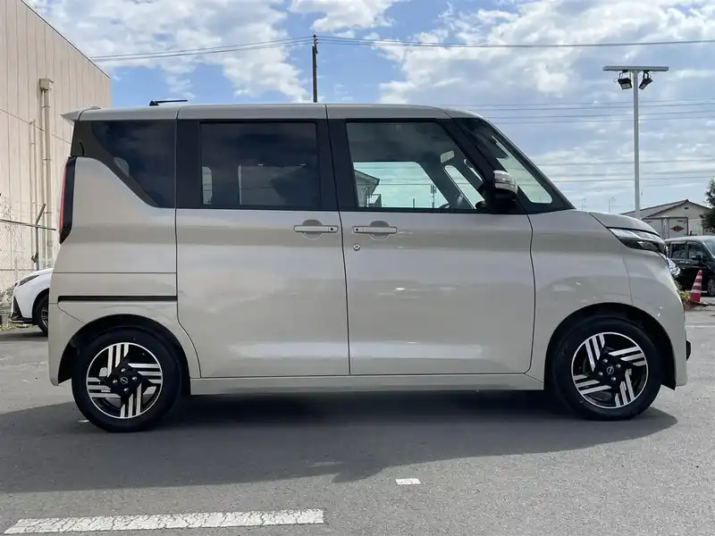 カタログ画像：ルークス（ROOX） ハイウェイスター Ｘ 2023年6月 5AA-B47A 660cc フローズンバニラパール（Ｍ）／アッシュブラウン（M）2トーン 燃費19.0km / l 外装