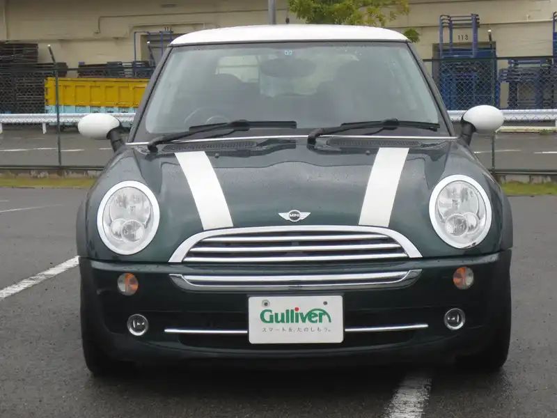 カタログ画像：ＭＩＮＩ（MINI） クーパー 2005年9月 GH-RA16 1600cc ブリティッシュ・レーシング・グリーン（メタリック） 燃費13.4km / l  フロント