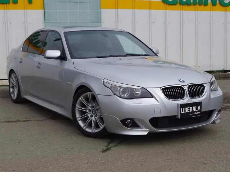 カタログ画像：５シリーズ（5 SERIES） ５３０ｉ Ｍスポーツパッケージ 2005年9月 ABA-NE30 3000cc 燃費9.0km / l  メイン（その他）