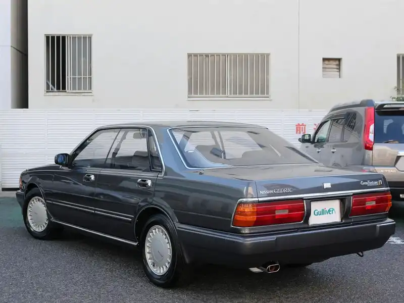 カタログ画像：セドリック（CEDRIC） Ｖ３０Ｅ ３０・ＳＶ 1990年8月 E-PY31 3000cc 燃費8.4km / l  バック