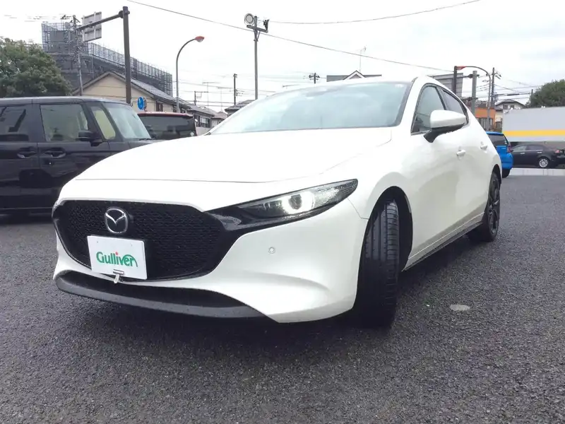 カタログ画像：ＭＡＺＤＡ３ファストバック（MAZDA3 FASTBACK） Ｘ Ｌパッケージ 2019年12月 3AA-BPEP 2000cc スノーフレイクホワイトパールマイカ 燃費17.4km / l フロント