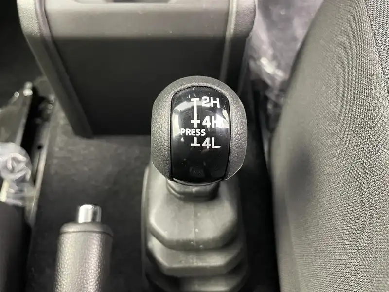 カタログ画像：ジムニーノマド（JIMNY NOMADE） ＦＣ 2025年4月 3BA-JC74W 1500cc ブルーイッシュブラックパール4 燃費13.6km / l 内装