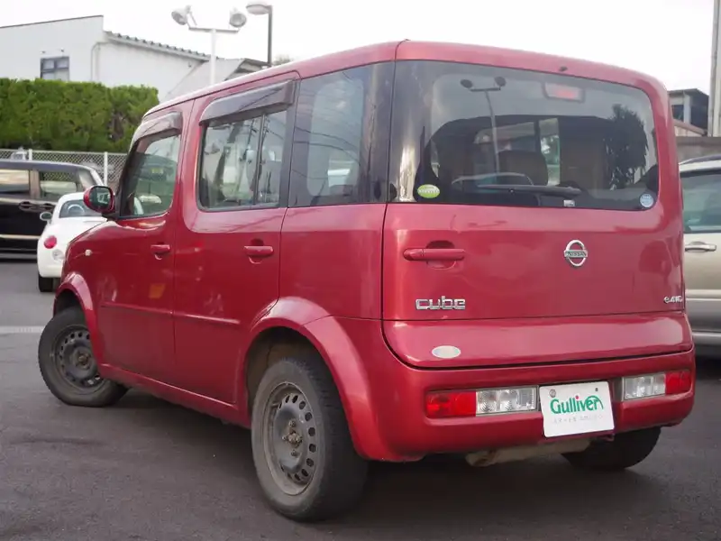 カタログ画像：キューブ（CUBE） １４Ｓ ＦＯＵＲ 2005年5月 DBA-BNZ11 1400cc ルミナスレッド（Ｍ） 燃費16.0km / l  バック