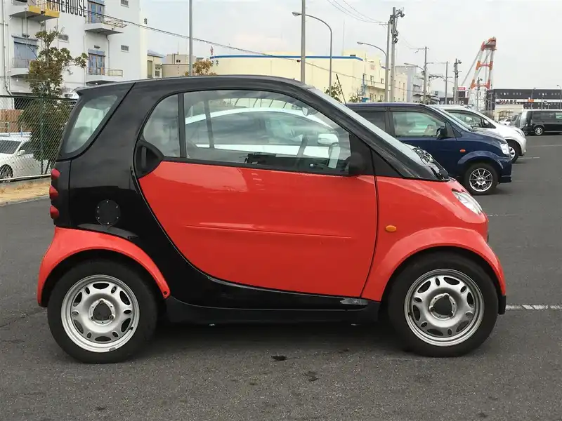 カタログ画像：スマートフォーツーＫ（SMART FORTWO K） ベースグレード 2004年5月 GH-450335 600cc ファットレッド 燃費19.0km / l  外装