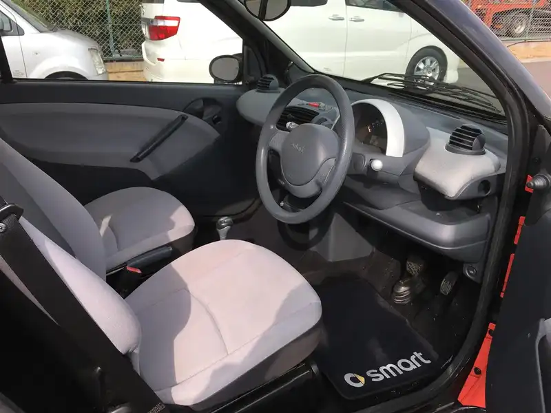 カタログ画像：スマートフォーツーＫ（SMART FORTWO K） ベースグレード 2004年5月 GH-450335 600cc ファットレッド 燃費19.0km / l  内装