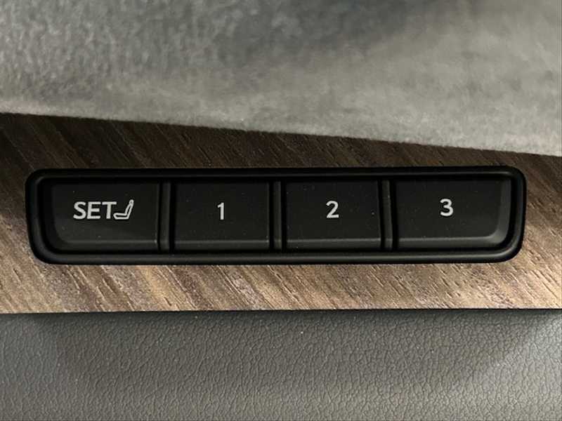 カタログ画像：ＬＭ（LM） ＬＭ５００ｈ バージョンＬ 2025年8月 5AA-TAWH15W 2400cc ソニッククォーツ 燃費13.8km / l 内装