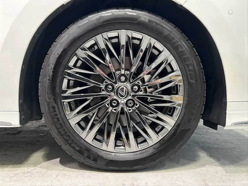 カタログ画像：ＬＭ（LM） ＬＭ５００ｈ バージョンＬ 2025年8月 5AA-TAWH15W 2400cc ソニッククォーツ 燃費13.8km / l タイヤ