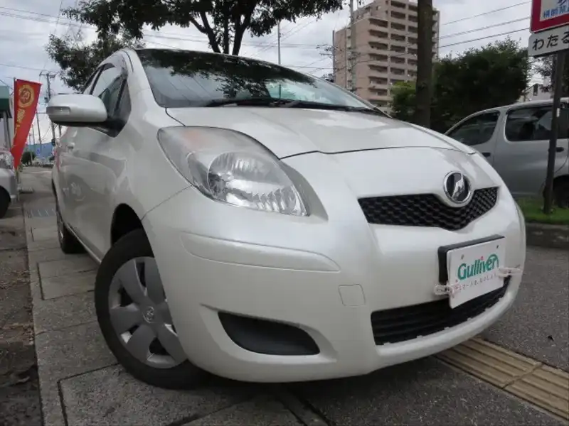 カタログ画像：ヴィッツ（VITZ） ＦリミテッドⅡ 2009年8月 DBA-SCP90 1300cc ホワイトパールクリスタルシャイン 燃費20.0km / l  メイン