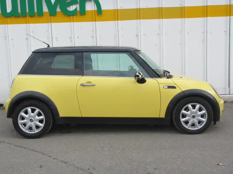 カタログ画像：ＭＩＮＩ（MINI） クーパー 2004年4月 GH-RA16 1600cc リキッド・イエロー 燃費14.4km / l  外装