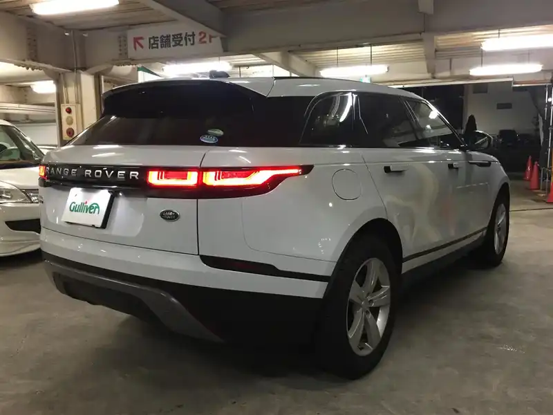 カタログ画像：レンジローバーヴェラール（RANGE ROVER VELAR） ベースグレード ２５０ＰＳ 2017年7月 DBA-LY2XCB 2000cc フジホワイト（ソリッド） 燃費11.6km / l バック