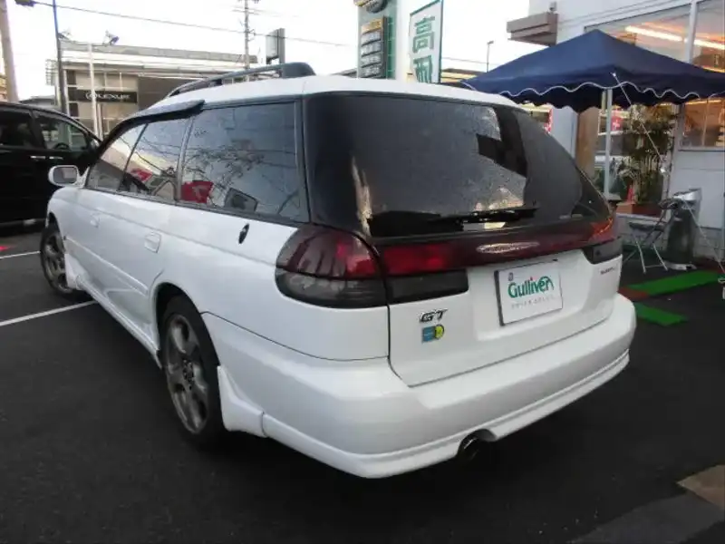 カタログ画像：レガシィツーリングワゴン（LEGACY TOURING WAGON） ＧＴ Ｖリミテッド 1997年6月 E-BG5 2000cc ピュアホワイト 燃費11.0km / l  バック