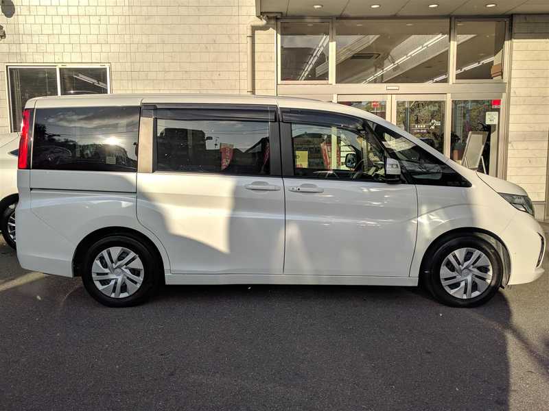 カタログ画像：ステップワゴン（STEPWAGON） Ｇ 2015年4月 DBA-RP1 1500cc ホワイトオーキッド・パール 燃費16.2km / l 外装