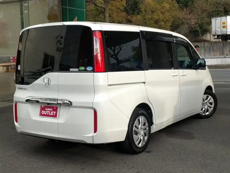 カタログ画像：ステップワゴン（STEPWAGON） Ｇ 2015年4月 DBA-RP2 1500cc ホワイトオーキッド・パール 燃費15.4km / l バック