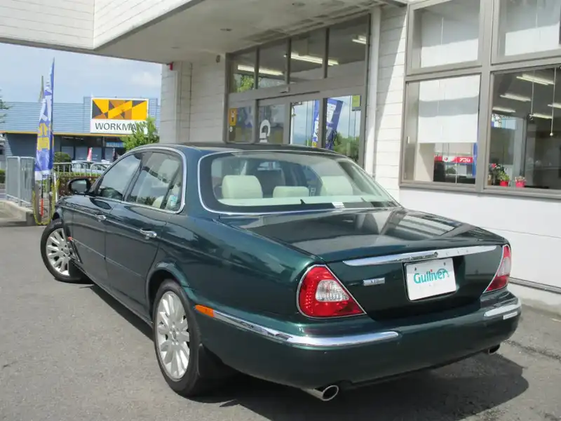 カタログ画像：ＸＪ（XJ） ＸＪ８ ３．５ 2006年1月 CBA-J72RB 3500cc ブリティッシュレーシンググリーン 燃費7.3km / l  バック