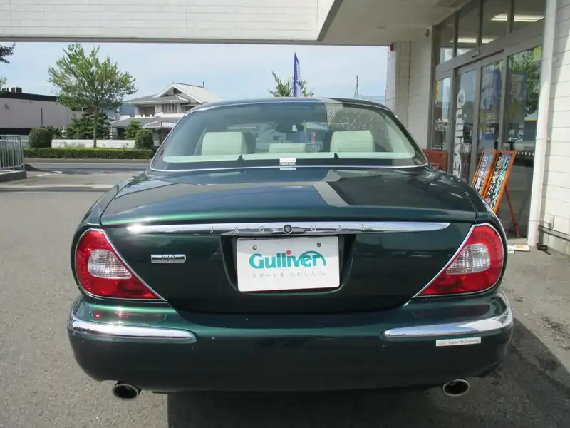 カタログ画像：ＸＪ（XJ） ＸＪ８ ３．５ 2004年4月 GH-J72RA 3500cc ブリティッシュレーシンググリーン 燃費7.1km / l  バック