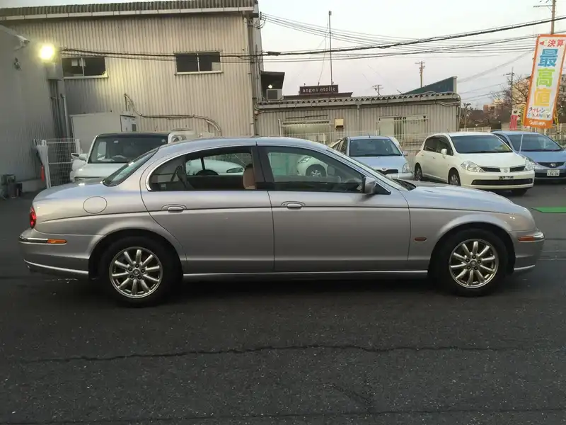 カタログ画像：Ｓタイプ（S-TYPE） ４．２Ｖ８ 2002年9月 GH-J01HC 4200cc プラチナ 燃費7.5km / l  外装