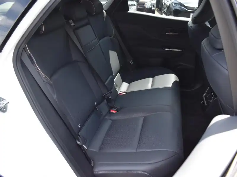 カタログ画像：クラウンスポーツ（CROWN SPORT） Ｚ 2025年7月 6AA-AZSH36W 2500cc プレシャスホワイトパールorブラック×プレシャスホワイトパール 燃費21.3km / l 内装