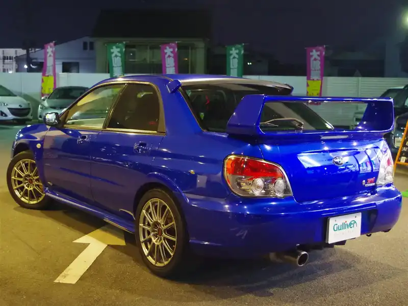 カタログ画像：インプレッサ（IMPREZA） ＷＲＸ ＳＴＩ 2005年6月 GH-GDB 2000cc ＷＲブルー・マイカ 燃費10.2km / l  バック