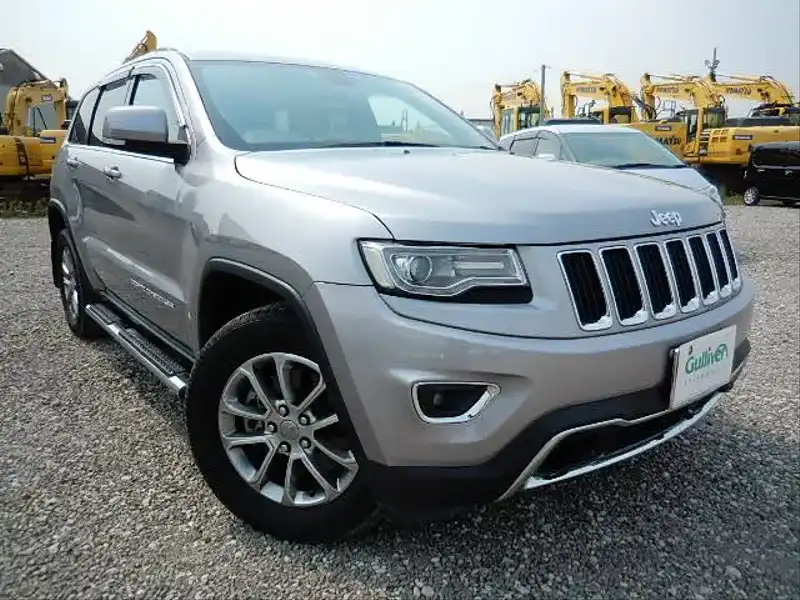 カタログ画像：ジープ・グランドチェロキー（JEEP GRAND CHEROKEE） ラレード 2013年11月 ABA-WK36T 3600cc ビレットシルバーメタリッククリアコートorマキシマムスチールメタリッククリアコート 燃費8.6km / l メイン