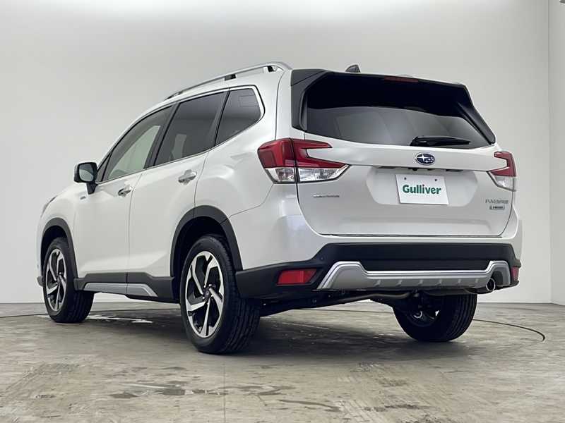 10150214 | カタログ画像：フォレスター（FORESTER） スポーツ 2023年8月 4BA-SK5 1800cc クリスタルホワイト・パール バック