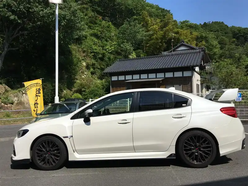 カタログ画像：ＷＲＸ ＳＴＩ（WRX STI） ＳＴＩ 2014年8月 CBA-VAB 2000cc クリスタルホワイト・パール 燃費9.4km / l 外装