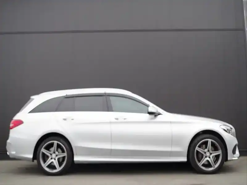 カタログ画像：Ｃクラスステーションワゴン（C-CLASS STATIONWAGON） Ｃ２００ ステーションワゴン スポーツ 2017年2月 RBA-205242 2000cc イリジウムシルバー（Ｍ）orダイヤモンドシルバー（Ｍ） 燃費14.2km / l 外装