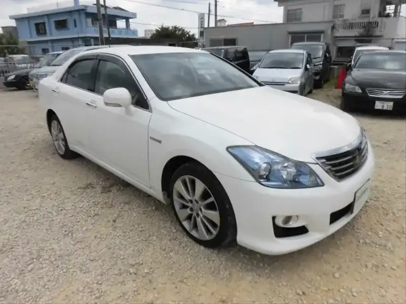 カタログ画像：クラウンハイブリッド（CROWN HYBRID） スペシャルエディション 2009年7月 DAA-GWS204 3500cc ホワイトパールクリスタルシャイン 燃費14.0km / l メイン