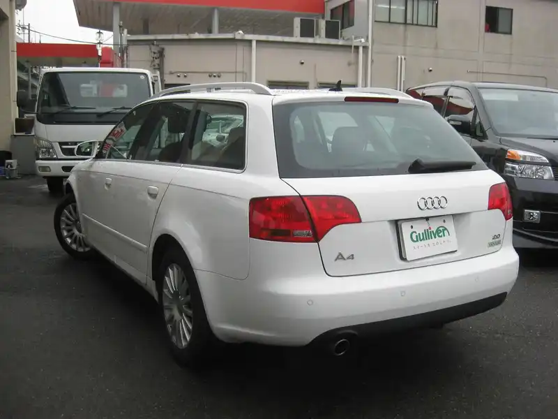 カタログ画像：Ａ４アバント（A4 AVANT） ２．０アトラクション ラグジュアリーラインプラス 2007年10月 ABA-8EALT 2000cc 燃費10.8km / l  バック