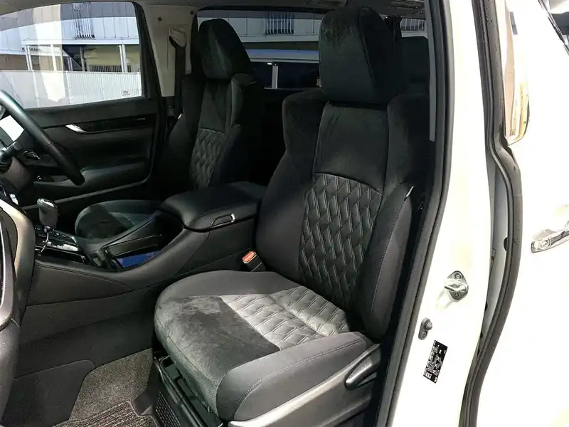 カタログ画像：ヴェルファイアハイブリッド（VELLFIRE HYBRID） ハイブリッドＺ 2019年10月 DAA-AYH30W 2500cc ホワイトパールクリスタルシャイン 燃費18.4km / l 内装