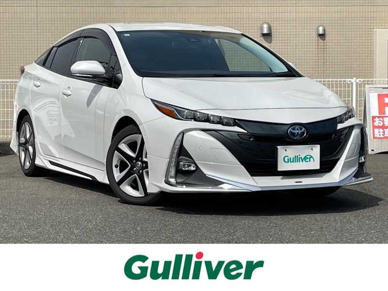 プリウスPHV（トヨタ）のホワイト系（白）の中古車を検索