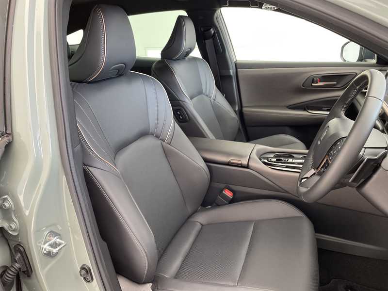 カタログ画像：クラウンクロスオーバー（CROWN CROSSOVER） Ｚ 2024年4月 6AA-AZSH35 2500cc プレシャスホワイトパールorブラック×プレシャスホワイトパール 燃費22.2km / l フロント