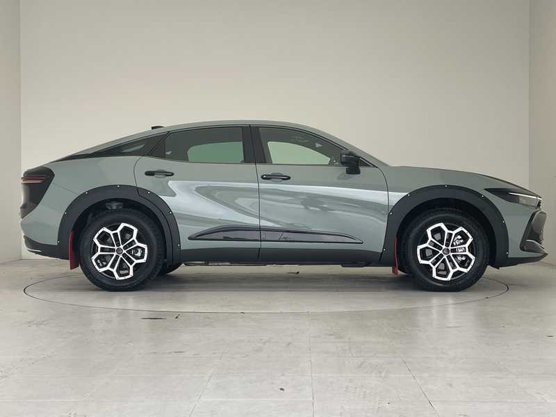 カタログ画像：クラウンクロスオーバー（CROWN CROSSOVER） Ｚ 2024年4月 6AA-AZSH35 2500cc プレシャスホワイトパールorブラック×プレシャスホワイトパール 燃費22.2km / l 外装