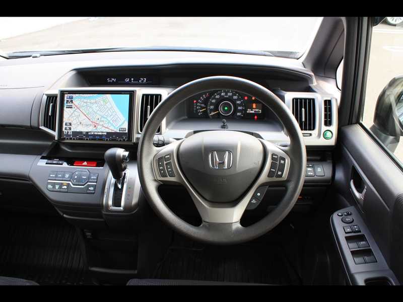 カタログ画像：ステップワゴン（STEPWAGON） Ｇ Ｅセレクション 助手席リフトアップシート車 2013年12月 DBA-RK1 2000cc モダンスティール・メタリック 内装