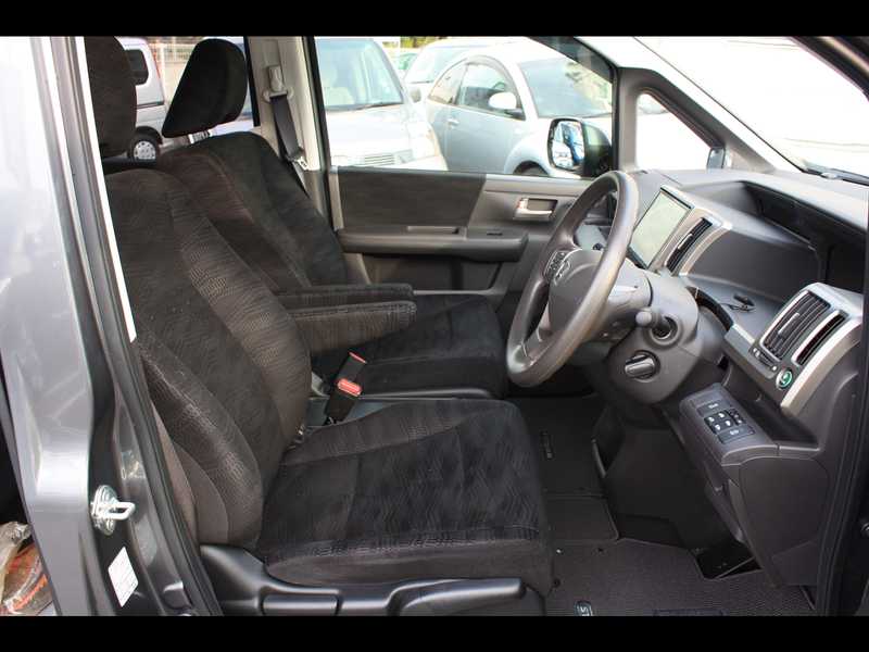 カタログ画像：ステップワゴン（STEPWAGON） Ｇ Ｅセレクション 助手席リフトアップシート車 2013年12月 DBA-RK1 2000cc モダンスティール・メタリック 内装