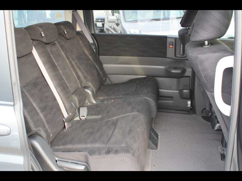 カタログ画像：ステップワゴン（STEPWAGON） Ｇ Ｅセレクション 助手席リフトアップシート車 2013年12月 DBA-RK1 2000cc モダンスティール・メタリック 内装