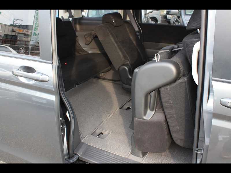 カタログ画像：ステップワゴン（STEPWAGON） Ｇ Ｅセレクション 助手席リフトアップシート車 2013年12月 DBA-RK1 2000cc モダンスティール・メタリック 内装