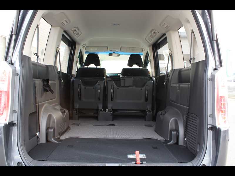 カタログ画像：ステップワゴン（STEPWAGON） Ｇ Ｅセレクション 助手席リフトアップシート車 2013年12月 DBA-RK1 2000cc モダンスティール・メタリック 内装