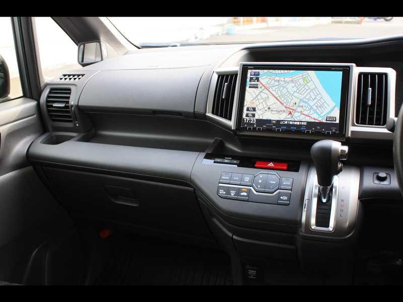 カタログ画像：ステップワゴン（STEPWAGON） Ｇ Ｅセレクション 助手席リフトアップシート車 2013年12月 DBA-RK1 2000cc モダンスティール・メタリック 内装