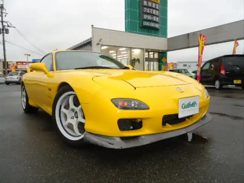 カタログ画像：ＲＸ－７（RX-7） タイプＲバサーストＲ 2001年8月 GF-FD3S 1400cc サンバーストイエロー 燃費8.1km / l  メイン（その他）