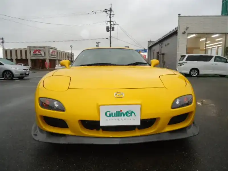 カタログ画像：ＲＸ－７（RX-7） タイプＲバサーストＲ 2001年8月 GF-FD3S 1400cc サンバーストイエロー 燃費8.1km / l  フロント