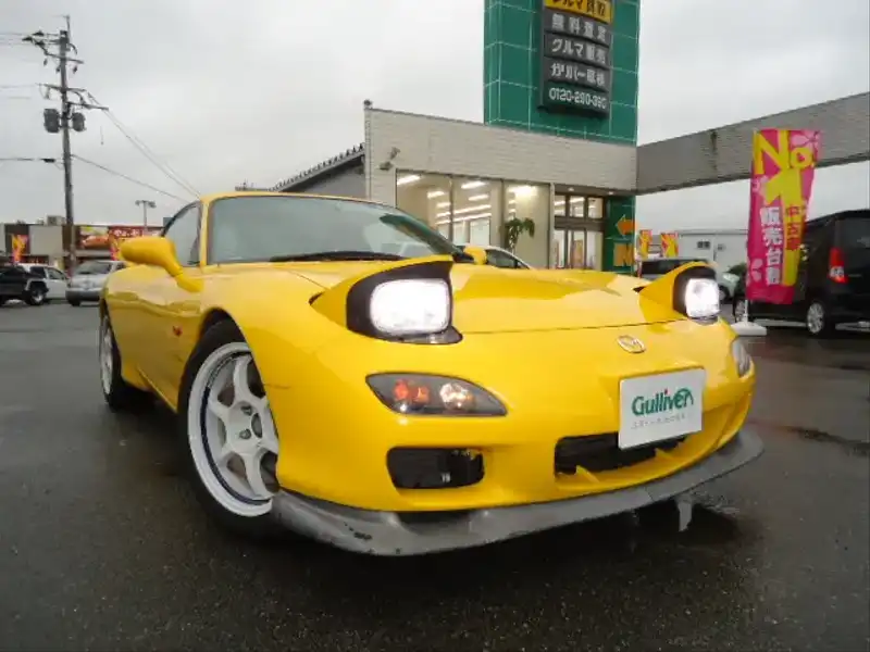 カタログ画像：ＲＸ－７（RX-7） タイプＲバサーストＲ 2001年8月 GF-FD3S 1400cc サンバーストイエロー 燃費8.1km / l  外装