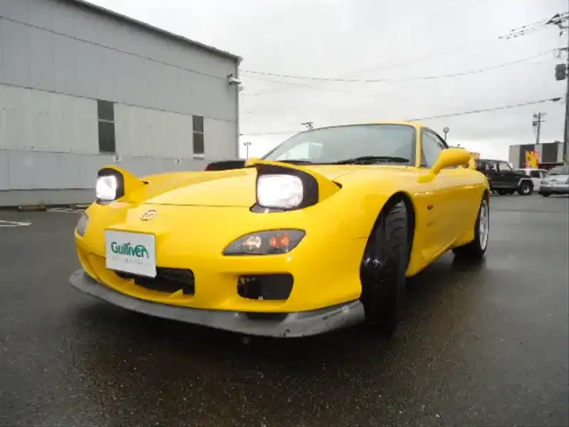 カタログ画像：ＲＸ－７（RX-7） タイプＲバサーストＲ 2001年8月 GF-FD3S 1400cc サンバーストイエロー 燃費8.1km / l  外装